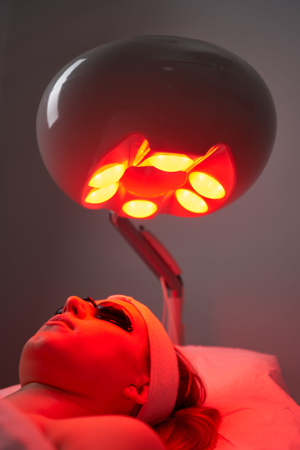 Active cellular light therapy met rood LED licht bevordert het resultaat van je behandeling en verkort de herstelperiode