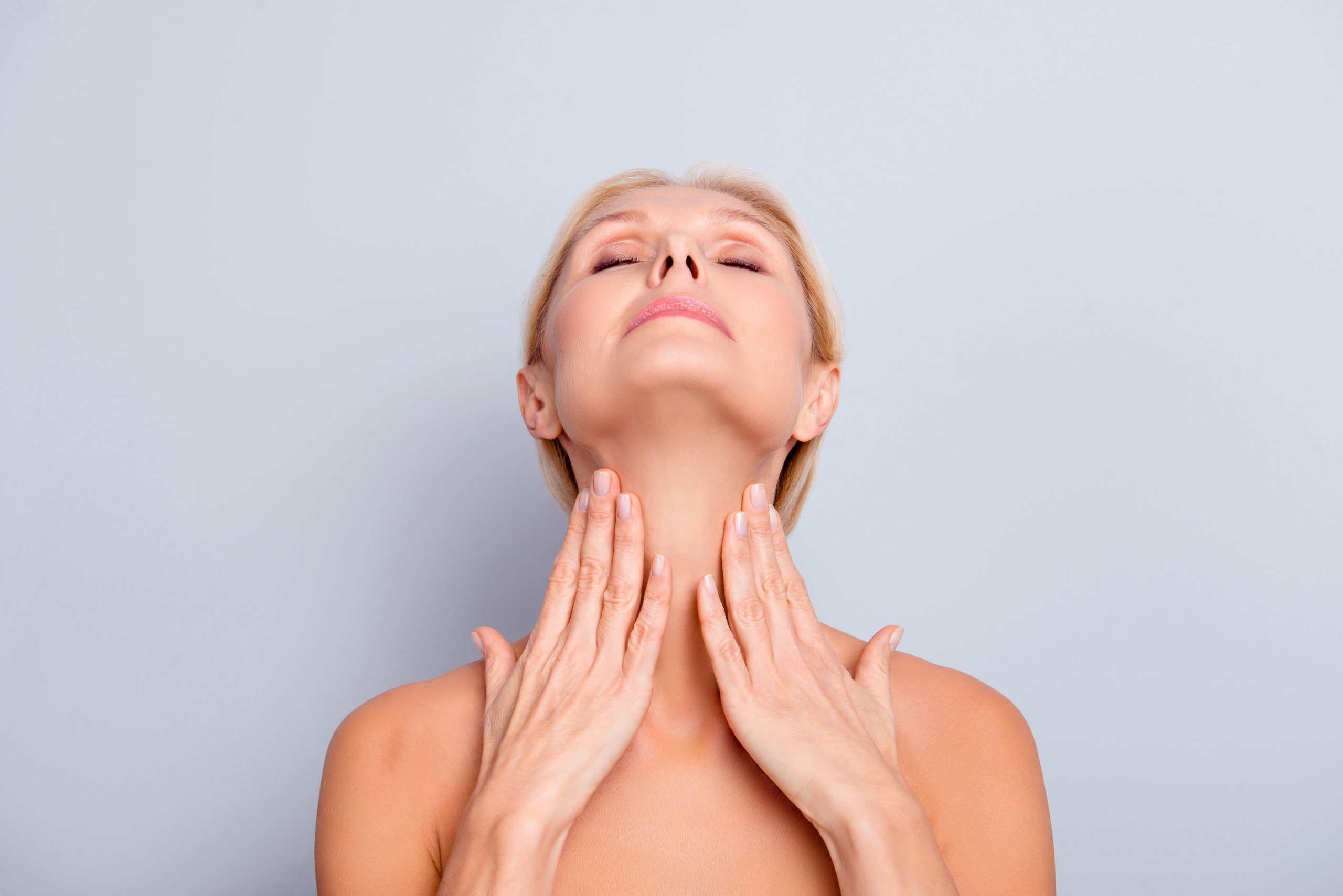 Nek retargeting huidverjonging door middel van laserbehandeling bij de huidtherapeut. Dit is een speciale behandeling voor fijne lijntjes, rimpels en onregelmatige structuur in de hals en nek.